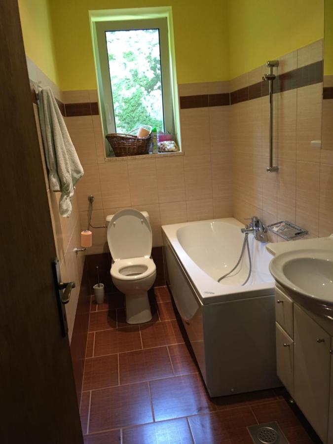 Little Yellow House غييكا المظهر الخارجي الصورة
